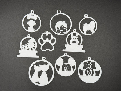Weihnachtliche Ornamente zum Aufhängen und Hinstellen